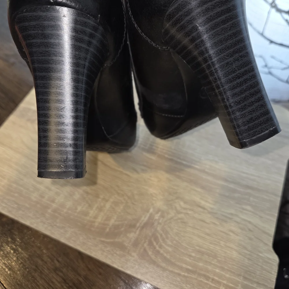 NINE & CO Black Leather Heels With Buckle‎ Accents